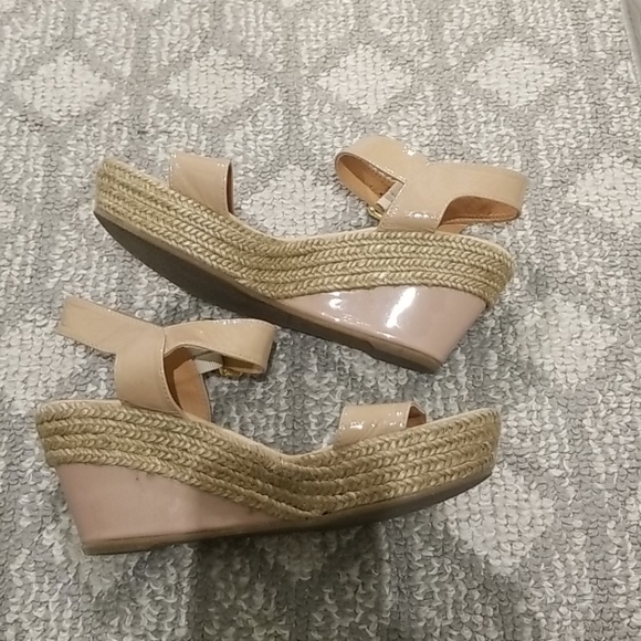 Kanna raffia/patent leather wedge sandals in blush - Picture 3 of 6